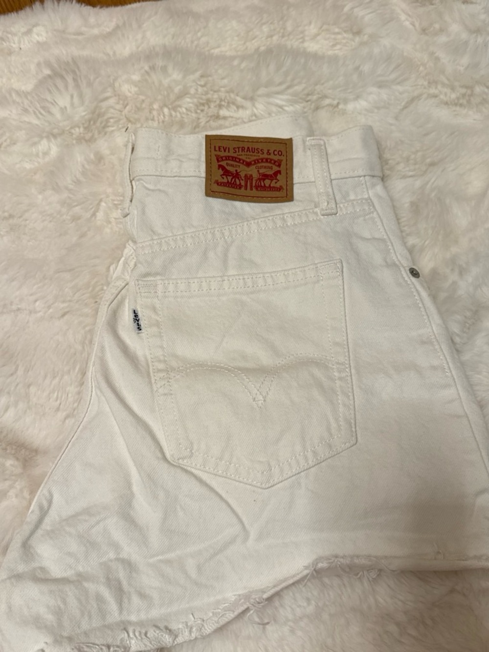 Levi's White women’s Slim Straight Jean shorts with Signature Patch